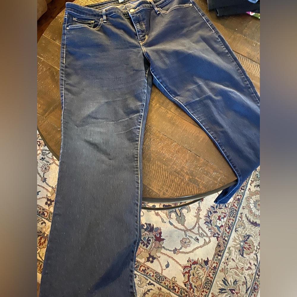 Levi’s 311 Shaping Jeans